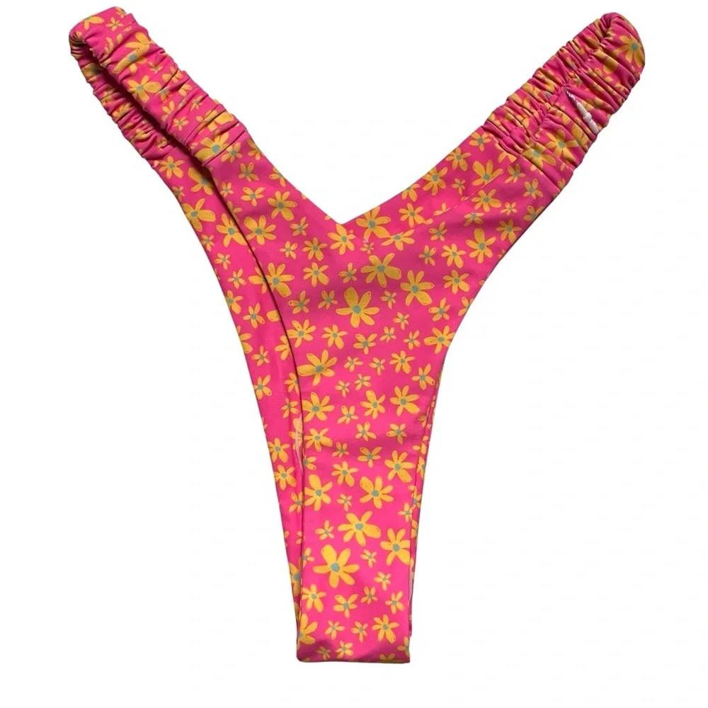 🌼 NWT Kulani Kinis Y Cheeky Bikini Bottoms – Pink Daisy – Medium